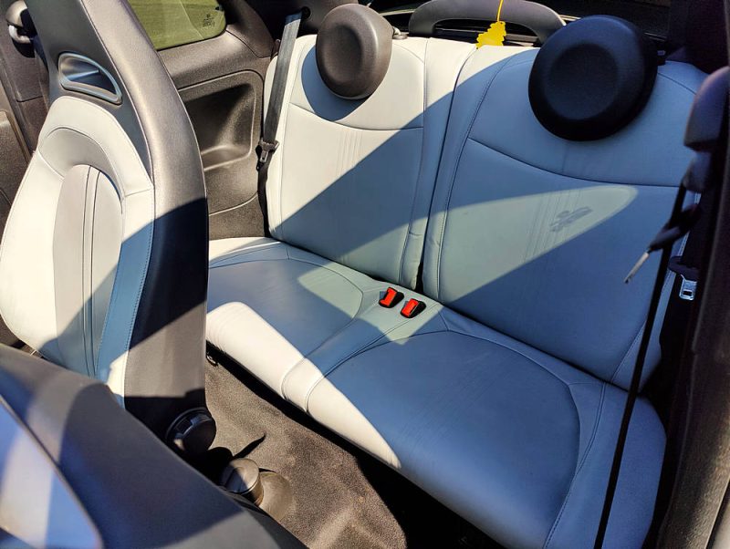ABARTH 500C 2012. Faites confiance à Auto Dakar, expert reconnu en vente et location automobile au Sénégal