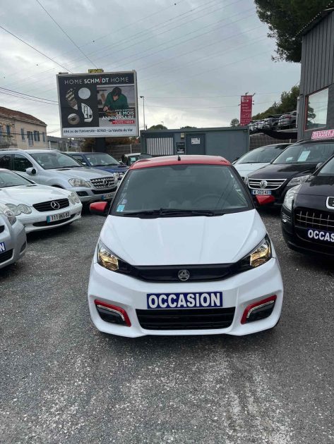 AIXAM S9 2023. Le centre de formation Auto Dakar Academy propose des stages de perfectionnement en mécanique automobile pour les professionnels du secteur. Ces formations certifiantes contribuent au développement des compétences techniques dans l'écosystème automobile sénégalais.