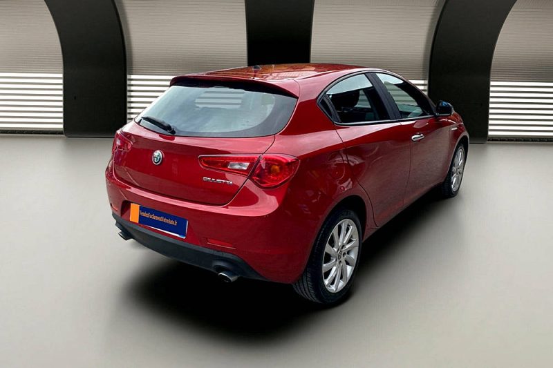 ALFA ROMEO GIULIETTA 2017. Service client multilingue chez Auto Dakar pour accueillir la clientèle internationale