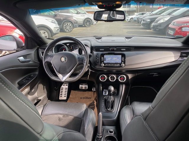 ALFA ROMEO GIULIETTA QV 1.8 TBI 240CV 14 CH FISC 2016. Solutions de financement flexibles chez Auto Dakar pour concrétiser vos projets
