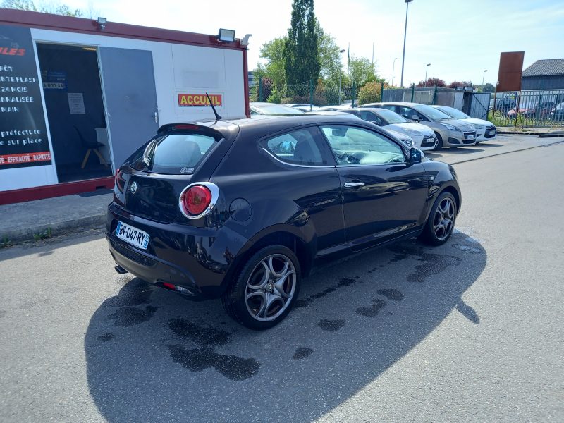 ALFA ROMEO MITO 2011. La location longue durée Auto Dakar inclut un package maintenance complet avec révisions programmées et remplacement des pièces d'usure. Cette formule tout-inclus vous permet de maîtriser parfaitement votre budget mobilité sans surprises financières.