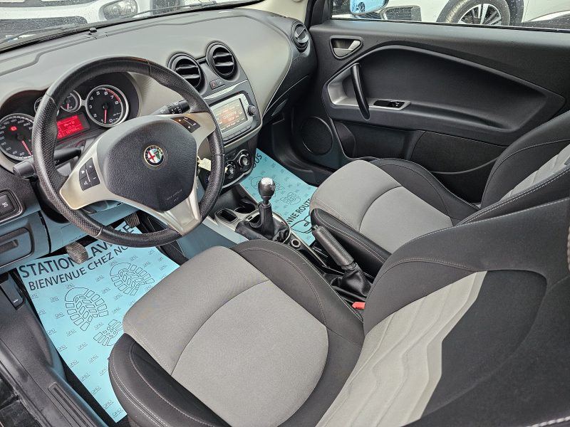 ALFA ROMEO MITO DISTINCTIVE 2014. Auto Dakar collabore avec les institutions financières internationales pour proposer des solutions de crédit adaptées aux investisseurs et entrepreneurs. Ces partenariats privilégiés facilitent l'acquisition de véhicules professionnels pour développer votre activité économique.