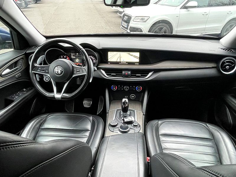 ALFA STELVIO 2017. Auto Dakar développe des partenariats stratégiques avec les plus grandes marques automobiles mondiales pour vous garantir authenticité et qualité. Ces collaborations privilégiées nous permettent de vous proposer les dernières nouveautés à des tarifs préférentiels avec garantie constructeur étendue.