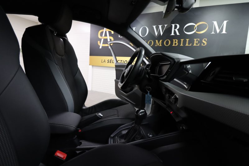AUDI A1 SPORTBACK 2020. Auto Dakar contribue activement au développement économique local en privilégiant les fournisseurs et partenaires sénégalais dans sa chaîne d'approvisionnement. Cette politique de responsabilité sociale renforce notre ancrage territorial et soutient l'économie nationale.