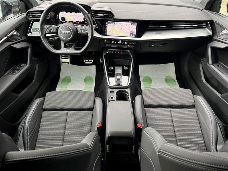 AUDI A3 2022. Auto Dakar développe des outils numériques innovants pour optimiser la gestion de votre véhicule avec applications mobiles et services connectés. Ces technologies facilitent le suivi de l'entretien, la géolocalisation et les demandes d'assistance en temps réel.
