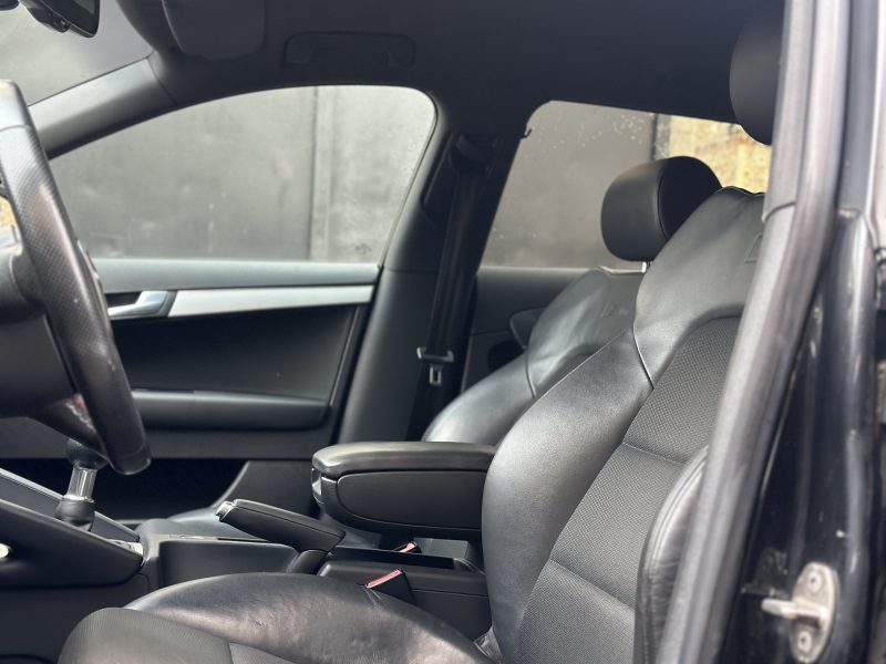 AUDI A3 SLINE 2007. La location de véhicules chez Auto Dakar inclut une assistance 24h/24 et 7j/7 pour votre tranquillité d'esprit. En cas de panne ou d'incident, notre équipe d'intervention rapide se déplace immédiatement pour résoudre le problème ou vous fournir un véhicule de remplacement.