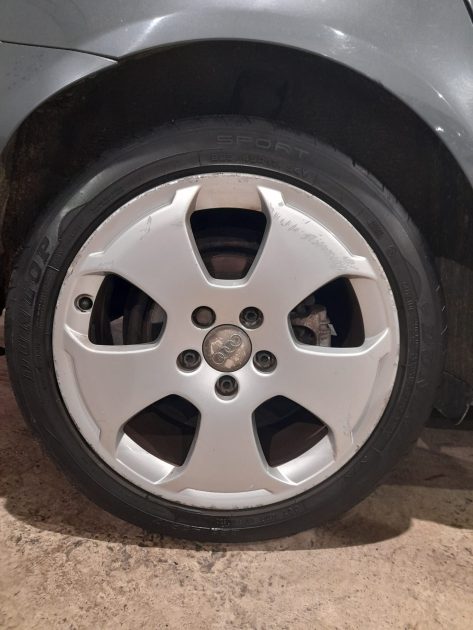 AUDI A3 SPORTBACK 2005. Auto Dakar s'engage activement dans le développement durable en proposant une gamme croissante de véhicules hybrides et électriques. Notre mission consiste à contribuer à la réduction de l'empreinte carbone tout en maintenant les plus hauts standards de performance et de confort.