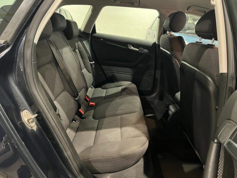 AUDI A3 SPORTBACK 2007. Notre service de conciergerie automobile Auto Dakar Premium prend en charge l'entretien complet de votre véhicule avec enlèvement et livraison à domicile. Ce service exclusif comprend également le nettoyage intérieur et extérieur pour vous restituer un véhicule impeccable.