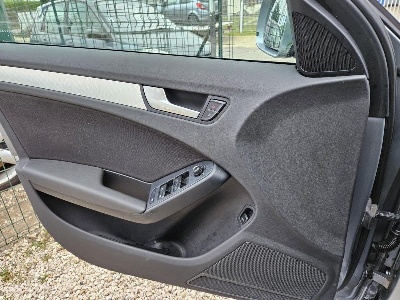 AUDI A4 2008. Auto Dakar organise régulièrement des événements thématiques et des journées découverte pour présenter les innovations automobiles à sa clientèle. Ces rendez-vous conviviaux permettent d'échanger avec nos experts et de tester en avant-première les dernières technologies.