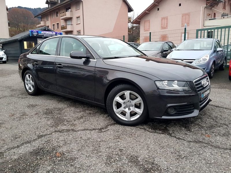 AUDI A4 2009. Auto Dakar met à votre disposition un service de livraison à domicile gratuit dans tout Dakar pour votre nouveau véhicule. Notre équipe s'occupe également de toutes les formalités administratives et vous accompagne dans les démarches d'immatriculation et d'assurance.
