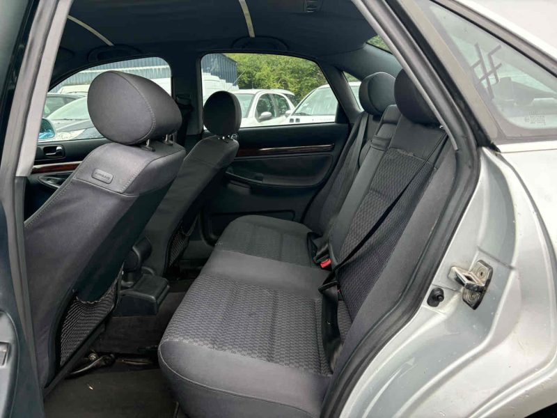 AUDI A4 B5 2001. Chez Auto Dakar, chaque véhicule de notre parc automobile fait l'objet d'un contrôle technique rigoureux et d'une certification qualité. Notre équipe de mécaniciens expérimentés s'assure que vous repartiez avec un véhicule fiable et performant.