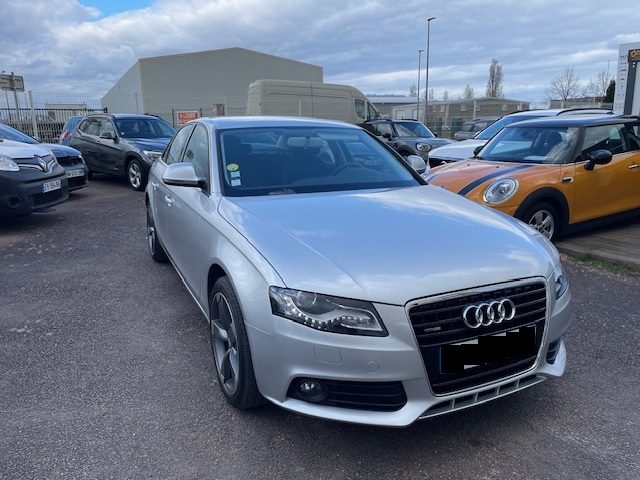 AUDI A4 B8 2008. Formations de conduite et stage de perfectionnement avec les partenaires d'Auto Dakar