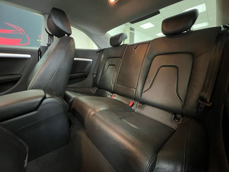 AUDI A5 2011. Bénéficiez de l'expérience Auto Dakar pour vos achats et locations de véhicules