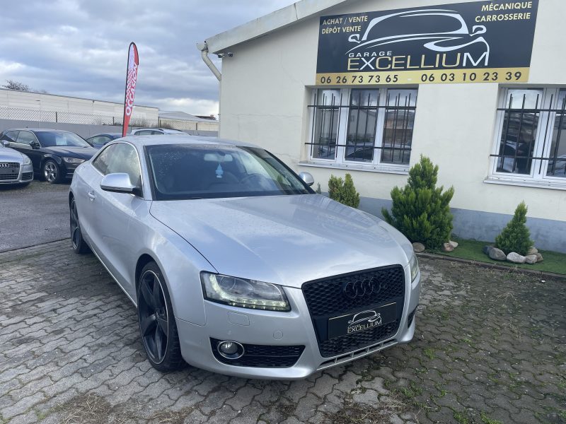 AUDI A5 GRIS 2.7L 190 CH 2008. La politique de responsabilité sociale d'Auto Dakar inclut des programmes de formation professionnelle pour les jeunes défavorisés dans les métiers automobiles. Cette initiative contribue à l'insertion professionnelle tout en développant les compétences techniques nécessaires au secteur.