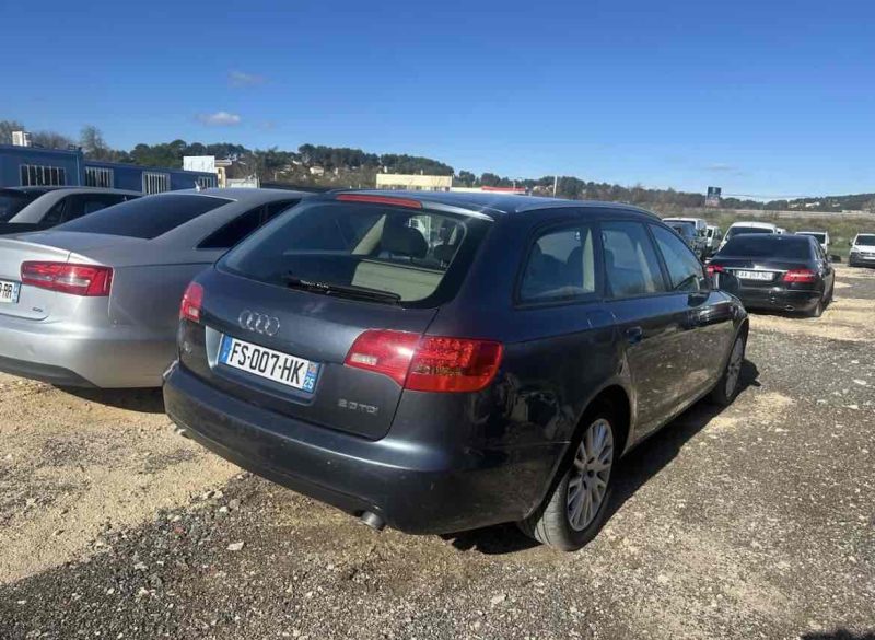 AUDI A6 2006. Auto Dakar propose des solutions de location flexibles adaptées aux besoins spécifiques de chaque client, qu'il s'agisse de courte durée pour un week-end ou de longue durée pour vos déplacements professionnels. Nos tarifs compétitifs et nos conditions avantageuses font de nous le partenaire idéal pour tous vos projets de mobilité.