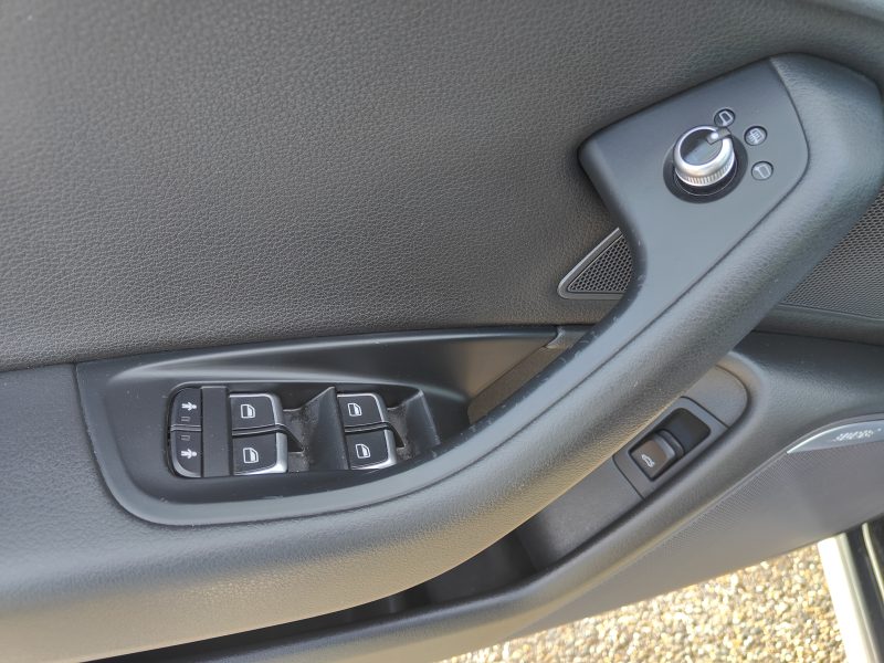 AUDI A6 ALLROAD 2012. Notre centre de diagnostic Auto Dakar utilise les équipements les plus avancés pour analyser précisément l'état technique de votre véhicule. Ce diagnostic complet vous permet d'anticiper les besoins de maintenance et d'optimiser les performances de votre automobile.