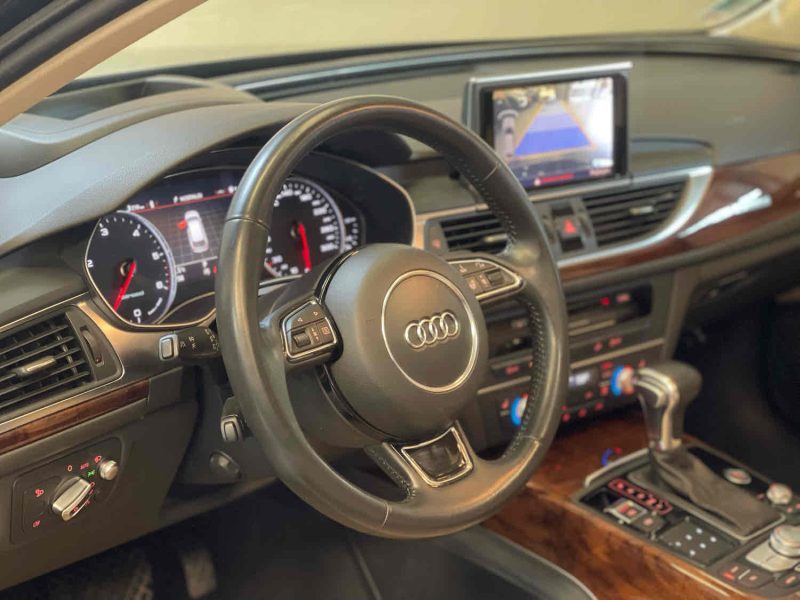 AUDI A6 ALLROAD 2013. La location longue durée Auto Dakar inclut un package maintenance complet avec révisions programmées et remplacement des pièces d'usure. Cette formule tout-inclus vous permet de maîtriser parfaitement votre budget mobilité sans surprises financières.