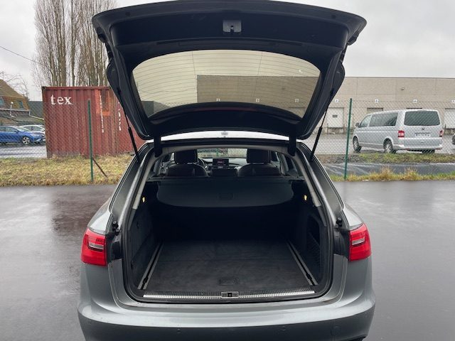 AUDI A6 IV C7 AVANT 2013. Auto Dakar investit continuellement dans la formation de ses équipes pour maintenir le plus haut niveau d'expertise technique et commerciale. Cette politique de formation permanente nous permet de vous offrir des conseils pertinents et un service client d'excellence reconnu par nos clients.