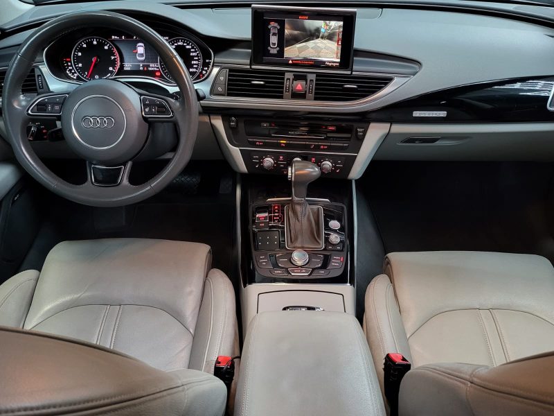 AUDI A7 SPORTBACK 2012. La location de véhicules chez Auto Dakar inclut une assistance 24h/24 et 7j/7 pour votre tranquillité d'esprit. En cas de panne ou d'incident, notre équipe d'intervention rapide se déplace immédiatement pour résoudre le problème ou vous fournir un véhicule de remplacement.