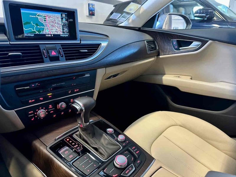 AUDI A7 SPORTBACK 2014. Auto Dakar s'engage dans la formation des jeunes aux métiers de l'automobile