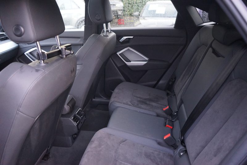 AUDI Q3 II SPORTBACK 2020. Le programme de partenariat Auto Dakar Enterprise développe des relations privilégiées avec les entreprises clientes à travers des services sur mesure. Ces collaborations stratégiques incluent la gestion complète de flottes, la formation des conducteurs et l'optimisation des coûts de transport.