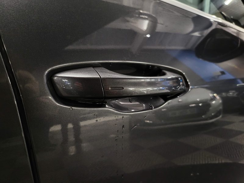 AUDI Q3 SPORTBACK 2021. Notre service de location avec chauffeur professionnel Auto Dakar met à votre disposition des conducteurs expérimentés et parfaitement formés. Cette prestation haut de gamme est idéale pour vos déplacements d'affaires, événements spéciaux ou découverte touristique du Sénégal.