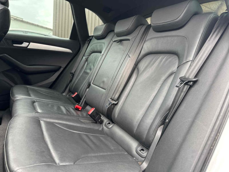 AUDI Q5 2009. Solutions d'assurance automobile complètes en partenariat avec Auto Dakar