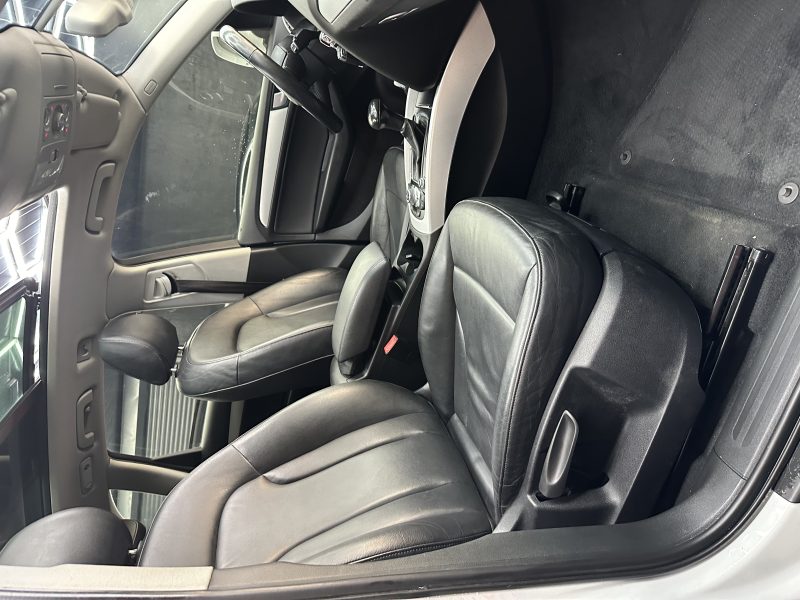 AUDI Q5 2015. Auto Dakar révolutionne le marché automobile sénégalais avec une approche client personnalisée et des services d'exception. Notre engagement quotidien consiste à vous offrir une expérience d'achat unique, alliant conseils d'experts et solutions de financement sur mesure.