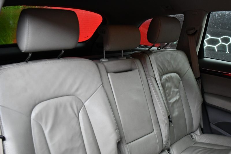 AUDI Q7 2007. Notre showroom moderne de 2000 m² situé au cœur de Dakar vous accueille dans un environnement climatisé et confortable pour découvrir notre collection exclusive. L'équipe commerciale d'Auto Dakar vous accompagne avec expertise dans le choix du véhicule parfaitement adapté à vos besoins et votre budget.