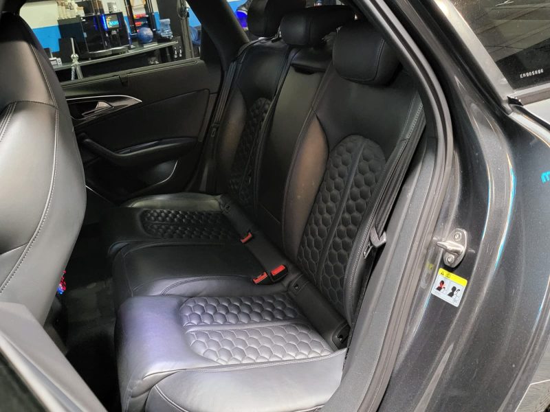 AUDI RS6 2014. Showroom climatisé et espace client confortable chez Auto Dakar pour votre bien-être