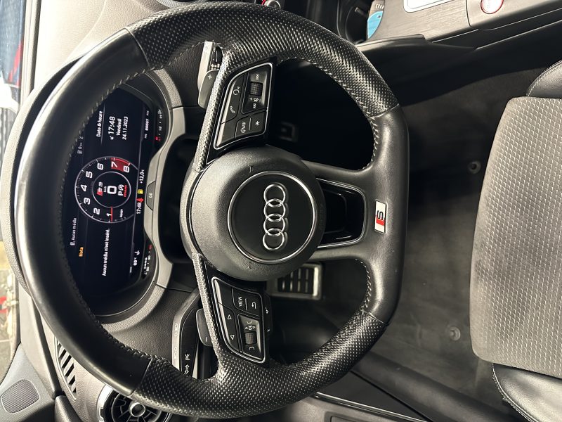 AUDI S3 2017. Auto Dakar propose des formations spécialisées en conduite tout-terrain et conduite en conditions difficiles adaptées au contexte africain. Ces stages pratiques renforcent votre maîtrise du véhicule et améliorent votre sécurité sur tous types de terrains.