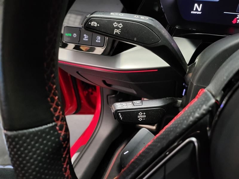 AUDI S3 LIMOUSINE 2021. Chez Auto Dakar, chaque véhicule de notre parc automobile fait l'objet d'un contrôle technique rigoureux et d'une certification qualité. Notre équipe de mécaniciens expérimentés s'assure que vous repartiez avec un véhicule fiable et performant.