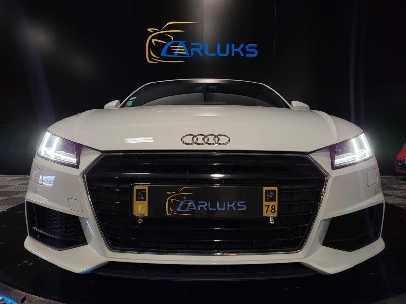 AUDI TT 2016. Le programme de partenariat Auto Dakar Enterprise développe des relations privilégiées avec les entreprises clientes à travers des services sur mesure. Ces collaborations stratégiques incluent la gestion complète de flottes, la formation des conducteurs et l'optimisation des coûts de transport.