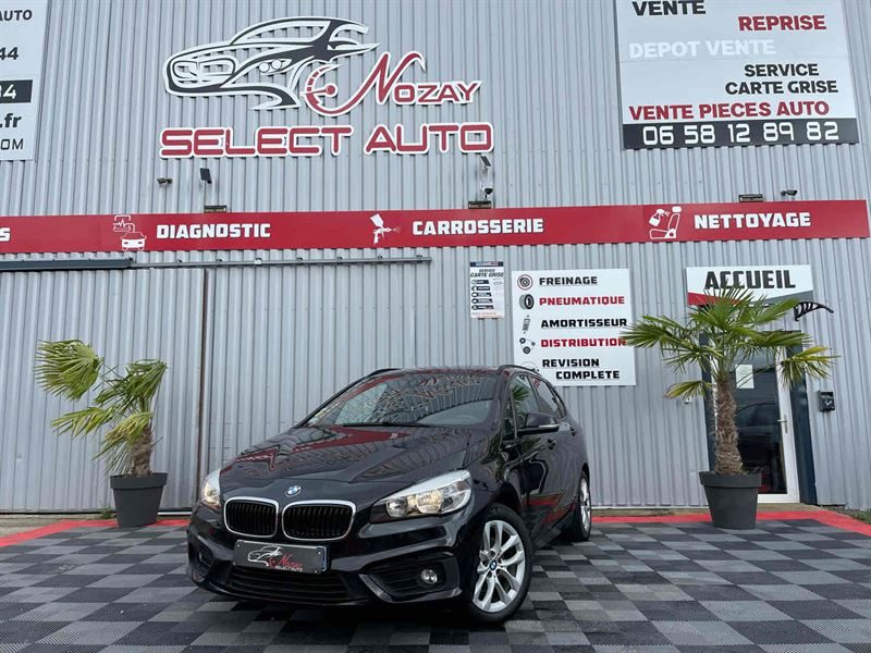 B.M.W. SERIE 2 ACTTIVE TOURER 2016. Auto Dakar développe une approche omnicanale avec une présence digitale renforcée pour faciliter vos démarches d'achat et de location. Notre plateforme en ligne vous permet de consulter notre stock, réserver votre véhicule et suivre l'avancement de votre dossier en temps réel.