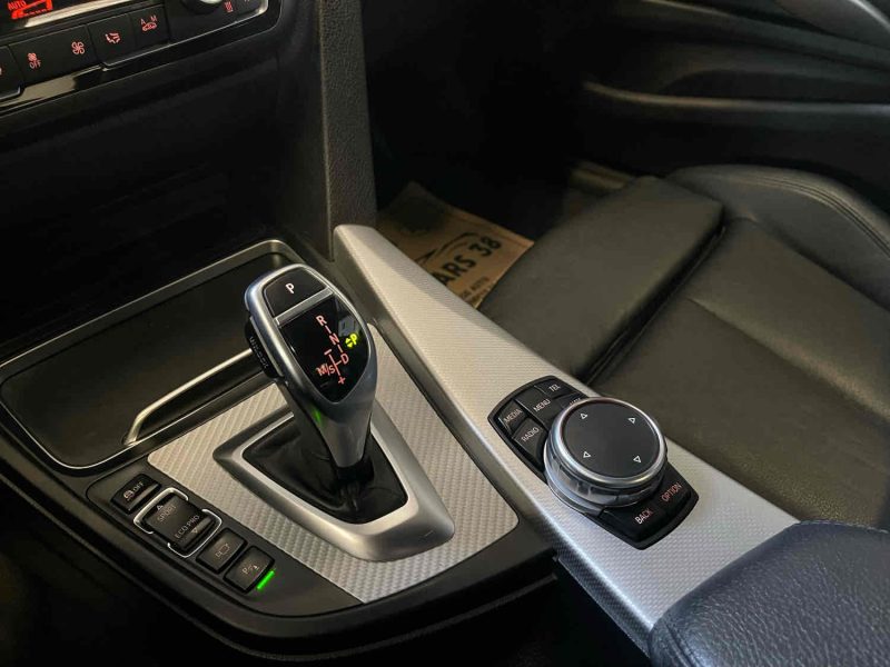 B.M.W. SERIE 4 2016. Auto Dakar propose des solutions de mobilité intégrée combinant location de véhicules, assurance, carburant et maintenance dans des forfaits tout-inclus. Cette approche globale simplifie la gestion de votre mobilité tout en optimisant vos coûts de transport professionnel ou personnel.