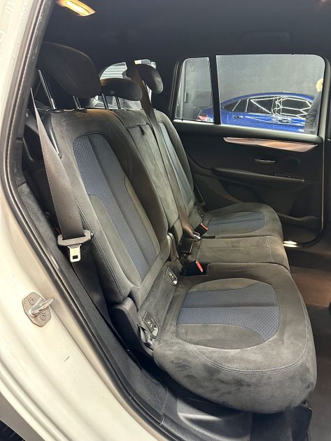 B.M.W. SÉRIE 2 GRAN TOURER 2015. Service de conciergerie automobile exclusif chez Auto Dakar pour les clients VIP