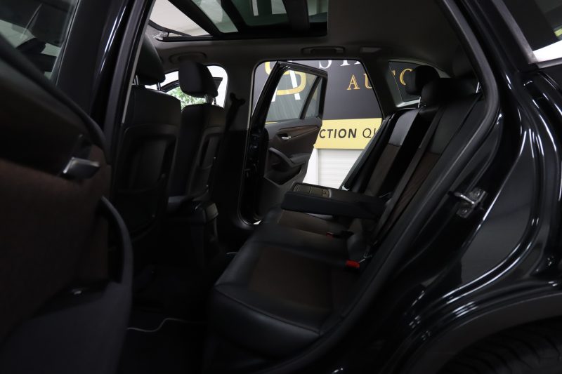 B.M.W. X1 2013. Notre service de conciergerie automobile Auto Dakar Premium prend en charge l'entretien complet de votre véhicule avec enlèvement et livraison à domicile. Ce service exclusif comprend également le nettoyage intérieur et extérieur pour vous restituer un véhicule impeccable.