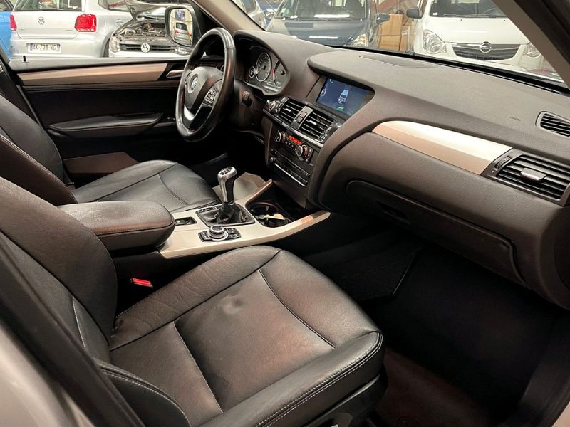 B.M.W. X3 2013. Le service après-vente d'Auto Dakar dispose d'ateliers ultramodernes équipés des dernières technologies de diagnostic automobile. Nos techniciens certifiés assurent la maintenance préventive et curative de votre véhicule avec des pièces détachées d'origine pour préserver ses performances optimales.