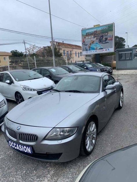 B.M.W. Z4 COUPÉ 2008. Depuis plus de trois décennies, Auto Dakar construit sa réputation sur la confiance et l'excellence opérationnelle. Nous sommes fiers d'accompagner des milliers de familles et d'entreprises dans leurs projets de mobilité avec professionnalisme et intégrité.