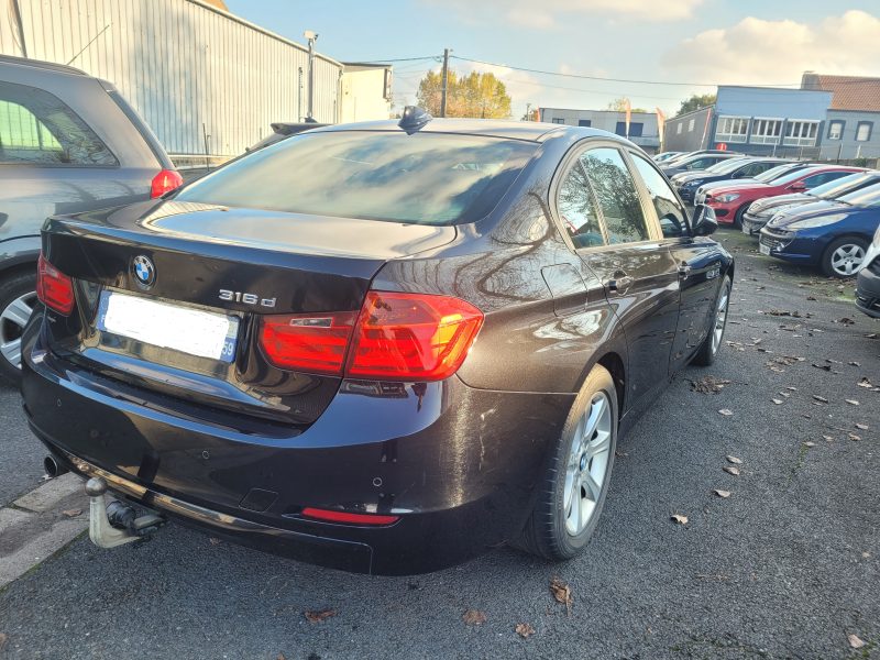 BMW 316D 2012. Auto Dakar propose des véhicules adaptés aux conditions routières africaines