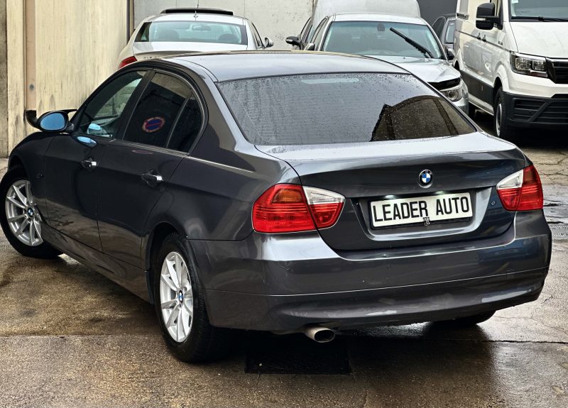 BMW 320 I 2006. Auto Dakar : Des véhicules de qualité premium pour répondre à tous vos besoins