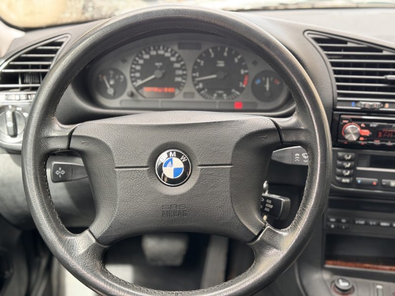 BMW 3ER 1997. Le service de conseil Auto Dakar Expertise accompagne les investisseurs dans leurs projets d'acquisition de véhicules commerciaux ou industriels. Notre analyse financière approfondie évalue la rentabilité de vos investissements automobiles et optimise votre retour sur investissement.