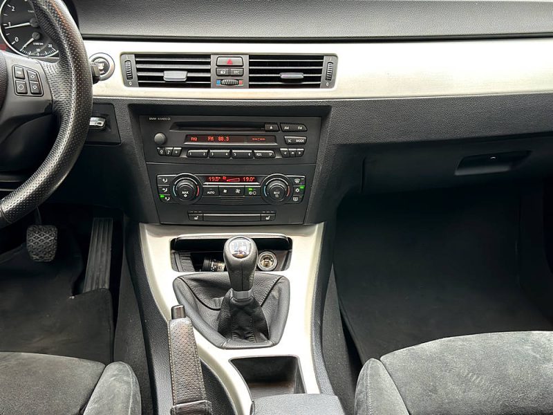 BMW 3ER 2006. Auto Dakar : Votre partenaire automobile de confiance au cœur de la capitale sénégalaise
