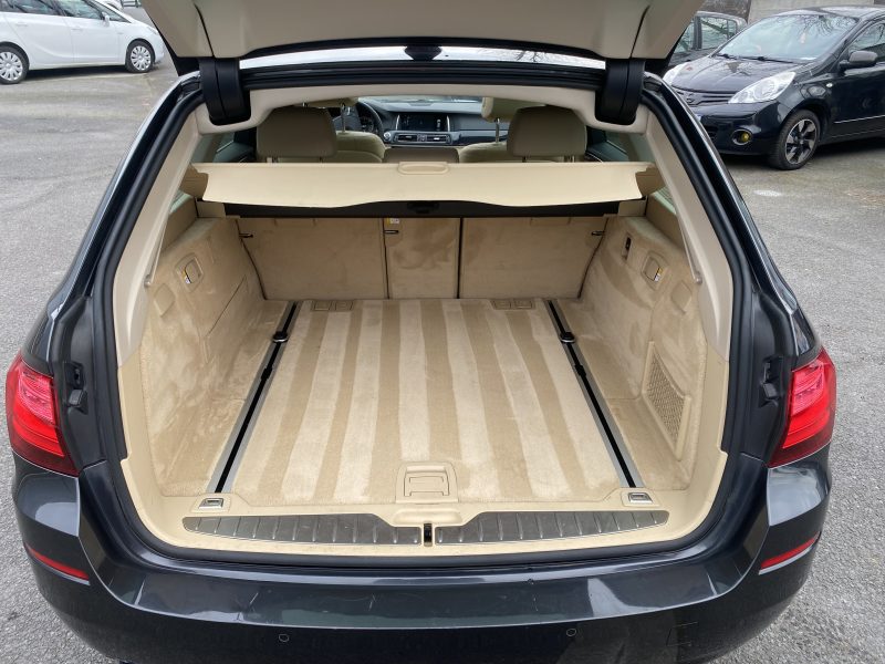BMW 520D 2010. Le service de conseil Auto Dakar Expertise accompagne les investisseurs dans leurs projets d'acquisition de véhicules commerciaux ou industriels. Notre analyse financière approfondie évalue la rentabilité de vos investissements automobiles et optimise votre retour sur investissement.