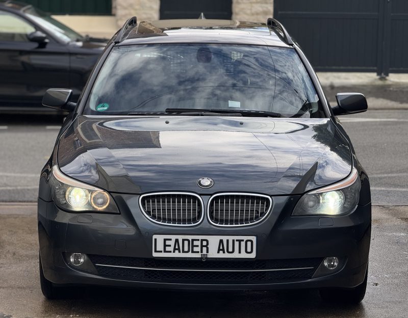 BMW 5ER 2008. Auto Dakar développe des solutions de financement participatif et solidaire pour démocratiser l'accès à la mobilité automobile. Ces initiatives innovantes s'adressent particulièrement aux entrepreneurs et porteurs de projets ayant des besoins spécifiques de transport.