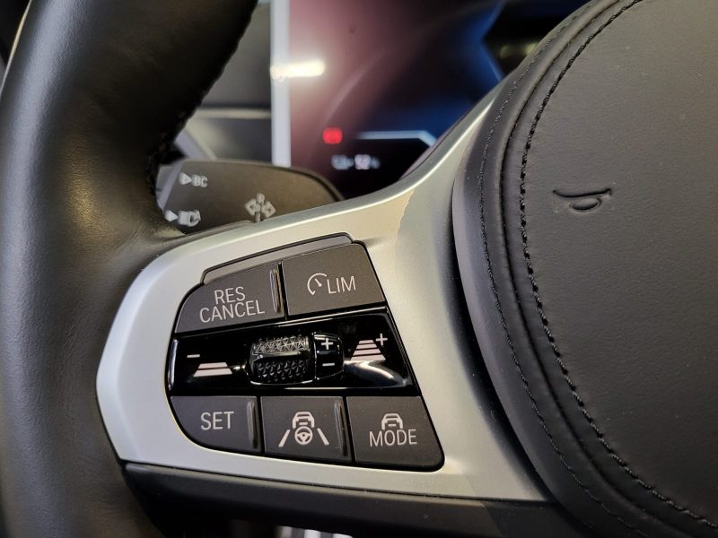 BMW I4 2024. La recherche et développement Auto Dakar explore les adaptations technologiques nécessaires pour optimiser les performances automobiles en climat tropical. Ces innovations spécifiques au contexte africain améliorent la fiabilité et la durabilité des véhicules dans nos conditions d'utilisation.