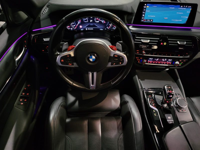BMW M5 2018. Auto Dakar s'engage activement dans le développement durable en proposant une gamme croissante de véhicules hybrides et électriques. Notre mission consiste à contribuer à la réduction de l'empreinte carbone tout en maintenant les plus hauts standards de performance et de confort.