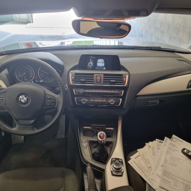 BMW SERIE 1 2016. Auto Dakar garantit la traçabilité complète de tous ses véhicules avec historique détaillé et certification d'origine authentifiée. Cette transparence totale vous assure l'acquisition d'un véhicule aux antécédents vérifiés et à la provenance légale certifiée.
