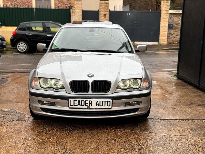 BMW SERIE 3 2001. Notre département corporate d'Auto Dakar développe des solutions de gestion de flotte automobile pour les entreprises et administrations. Nous proposons des contrats de location longue durée incluant maintenance, assurance et gestion administrative complète pour optimiser vos coûts de mobilité.