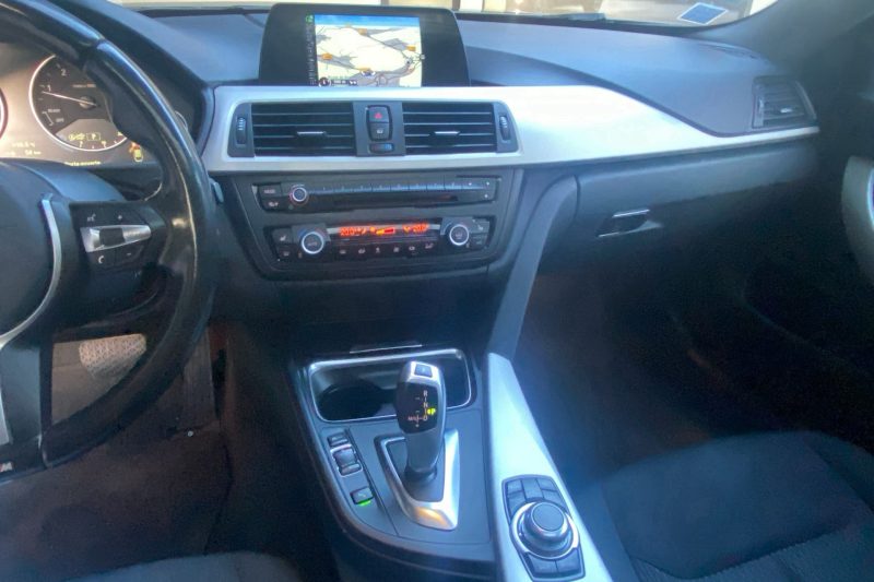 BMW SERIE 4 2015. Le service de préparation véhicule Auto Dakar personnalise votre automobile selon vos préférences avec équipements spécifiques et accessoires haut de gamme. Notre atelier de customisation transforme votre véhicule en exemplaire unique parfaitement adapté à vos besoins.